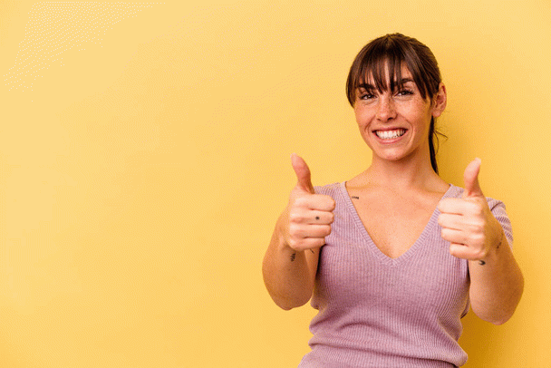 راهنمای جامع آموزش بازاریابی آنلاین: 11 سوال متداول، پاسخ‌ها و جدول کاربردی