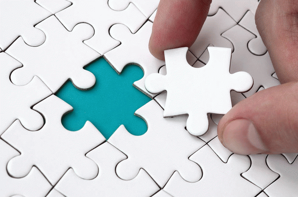 راهنمای جامع آموزش بازاریابی آنلاین: 11 سوال متداول، پاسخ‌ها و جدول کاربردی